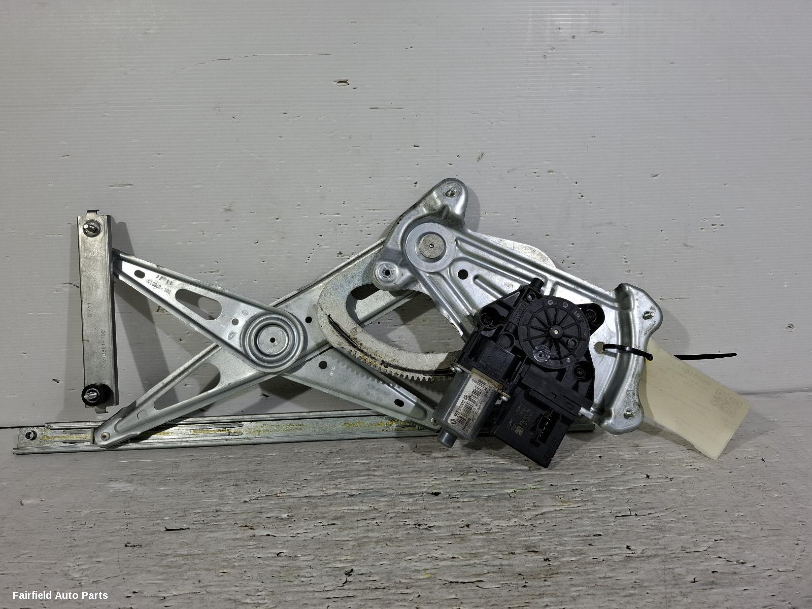 2010-2016 Renault Megane Left Front Window Reg Motor