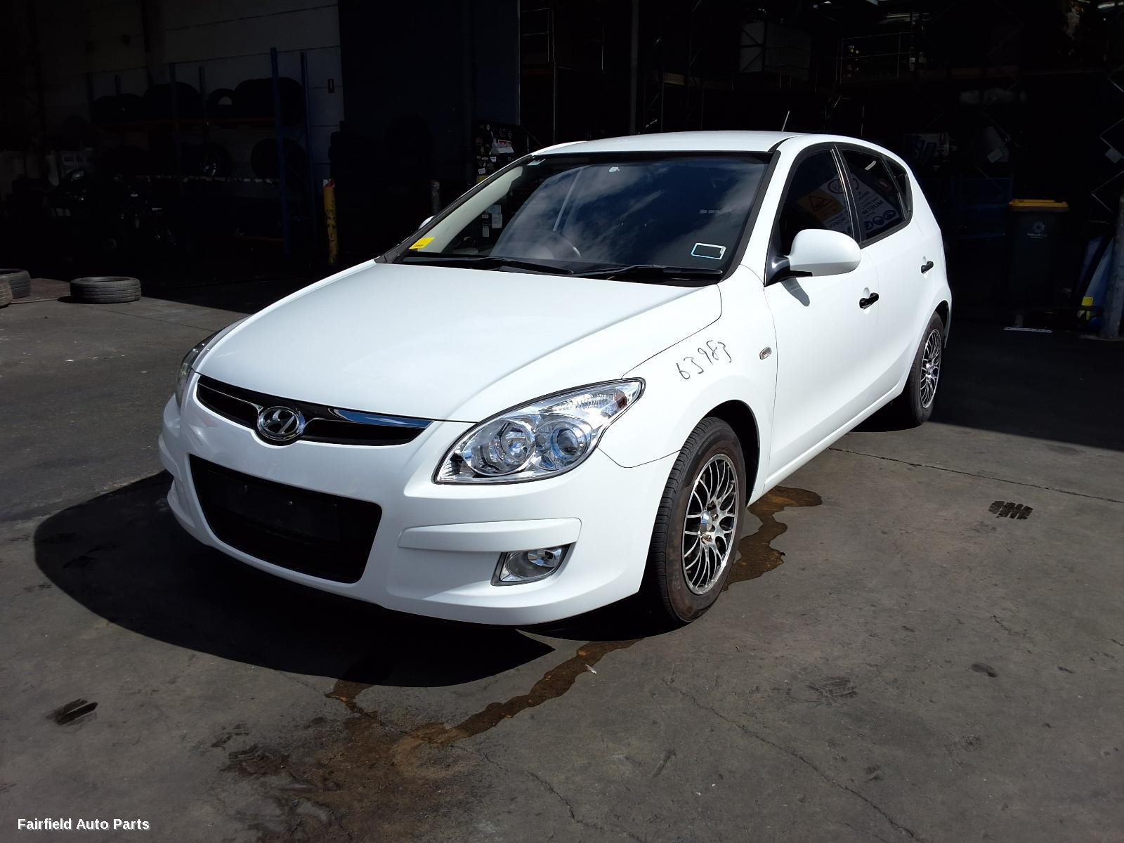 2010 Hyundai I30 Right Headlamp