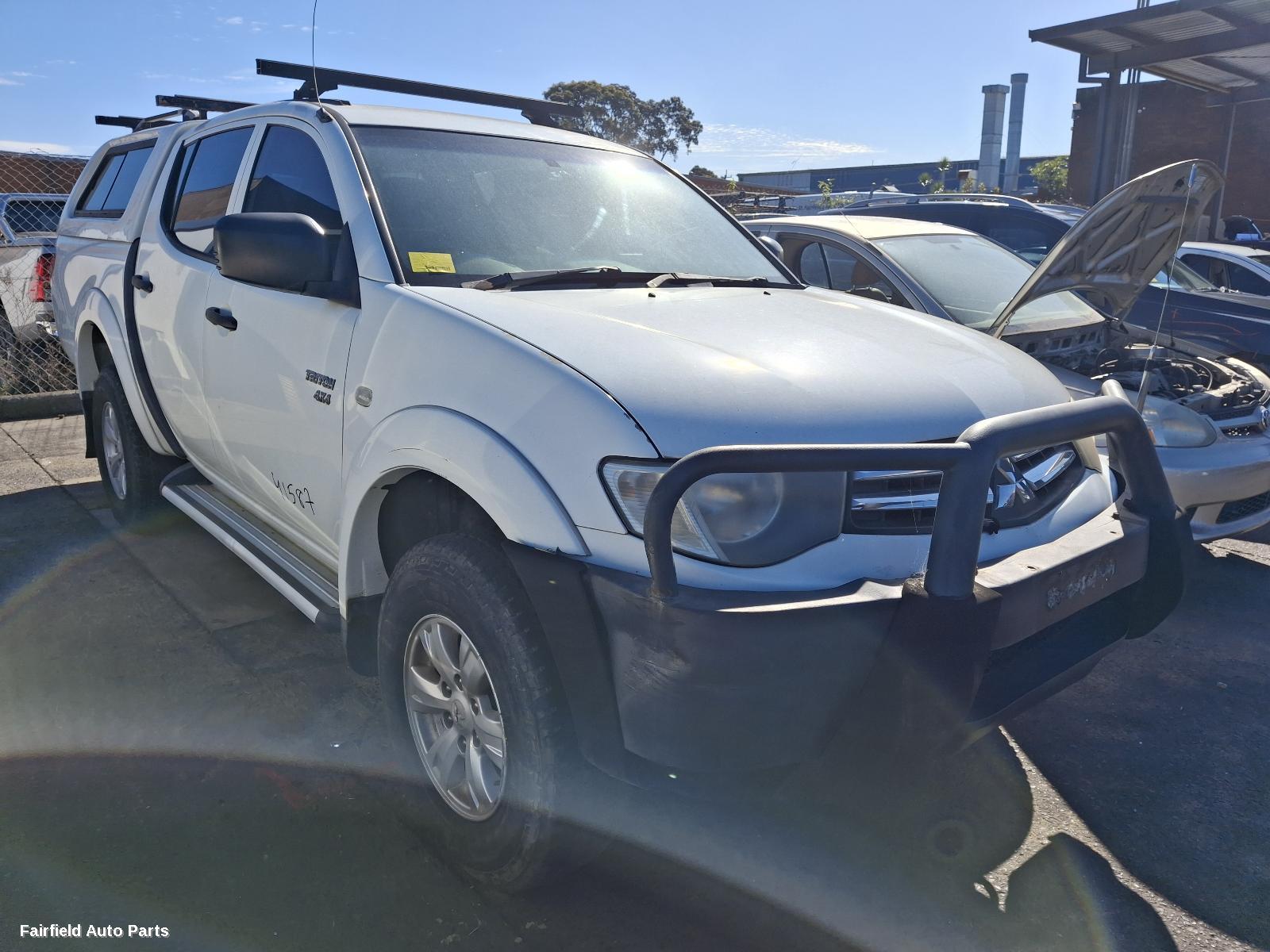 2009-2015 Mitsubishi Triton Left Rear Door Sliding