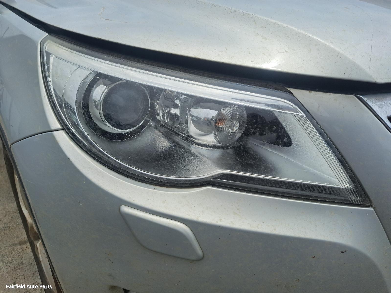 2009 Volkswagen Tiguan Left Taillight