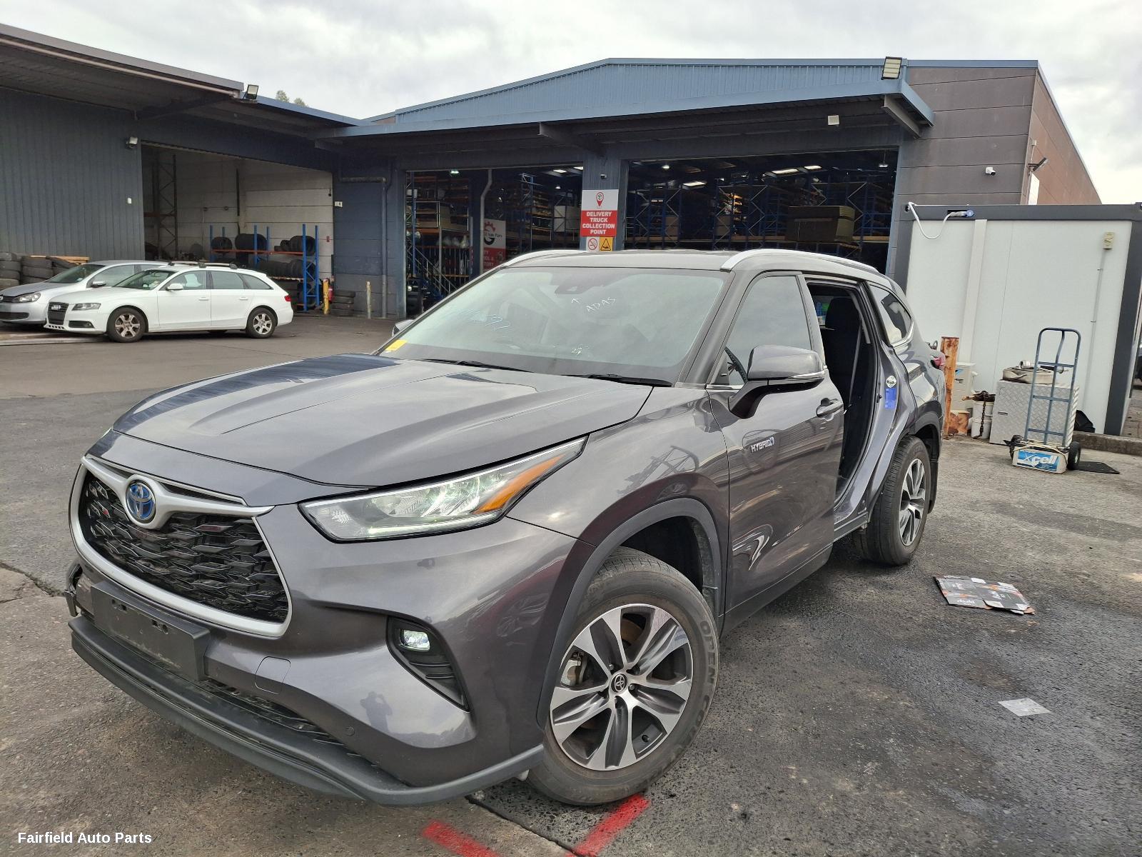 2022 Toyota Kluger Left Taillight