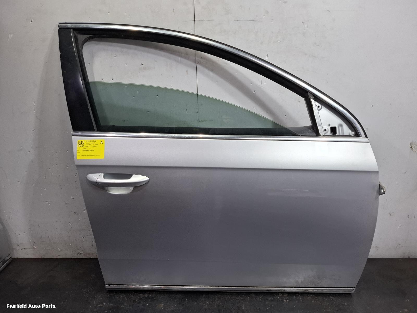 2010-2015 Volkswagen Passat Right Front Door
