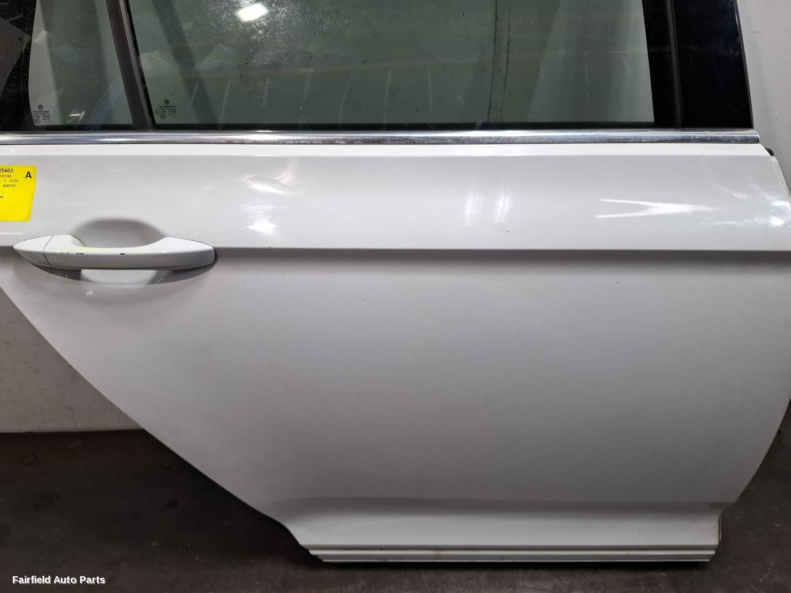 2015-2023 Volkswagen Passat Right Rear Door Sliding