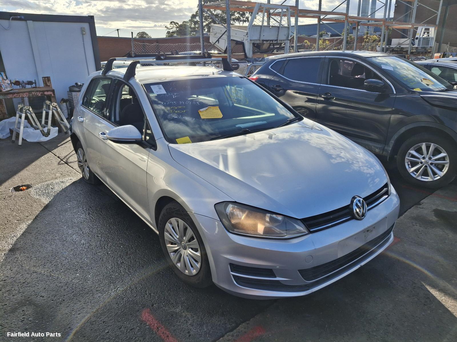 2014 Volkswagen Golf Right Front Hub Assembly