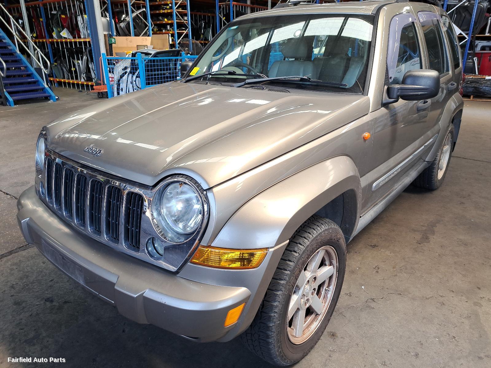 2008 Jeep Cherokee Left Front Door