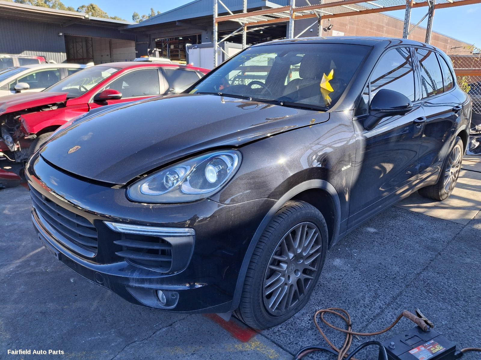 2016 Porsche Cayenne Right Front Hub Assembly