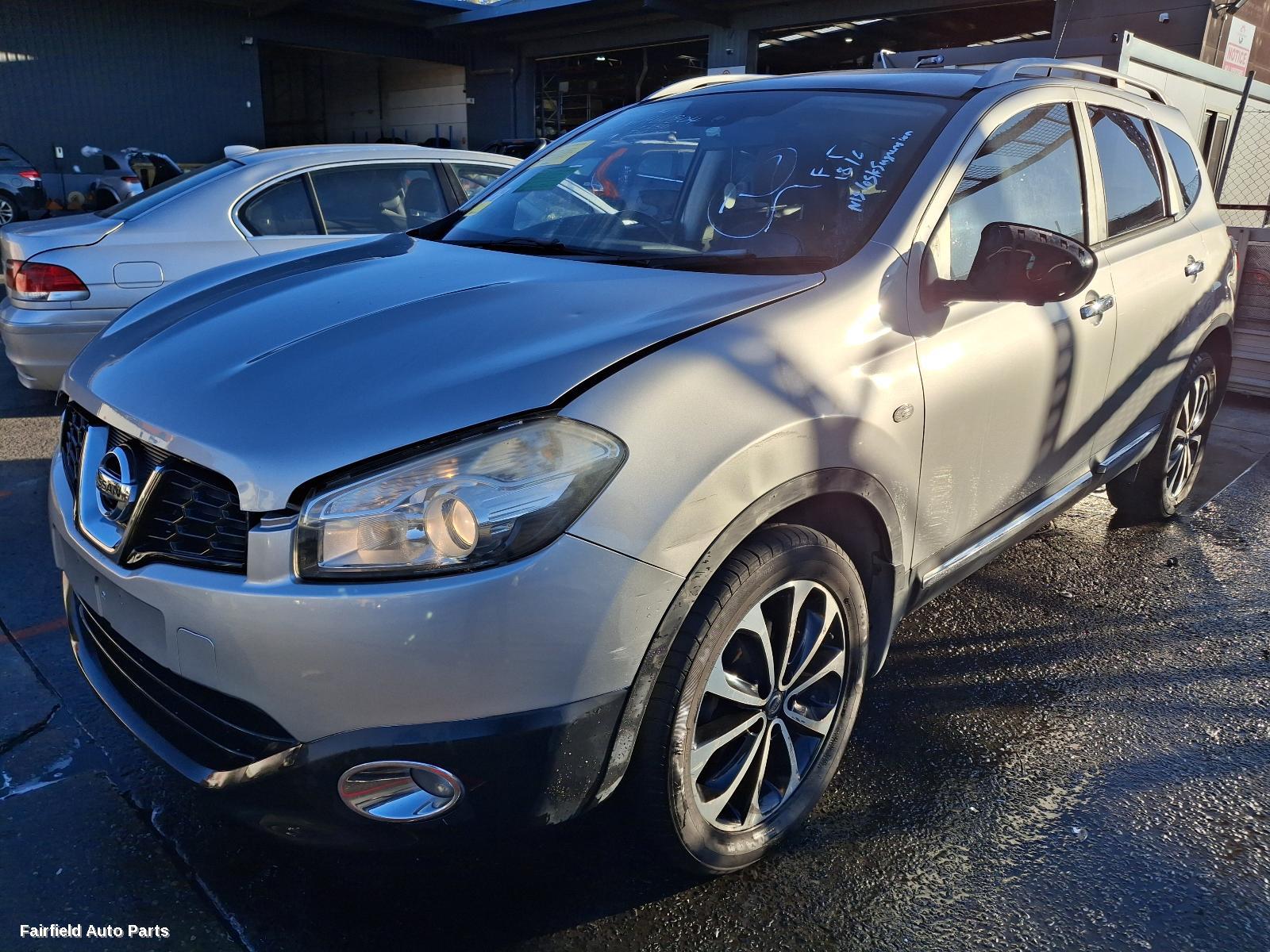 2010-2014 Nissan Dualis Left Rear Door Sliding