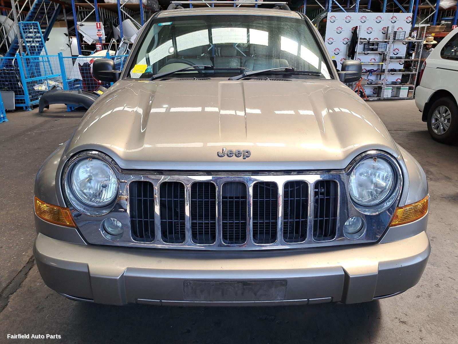 2008 Jeep Cherokee Left Front Door