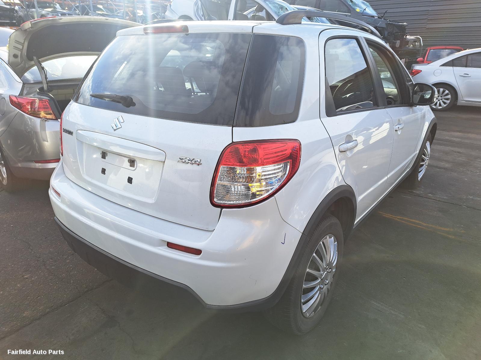 2013 Suzuki Sx4 Left Guard