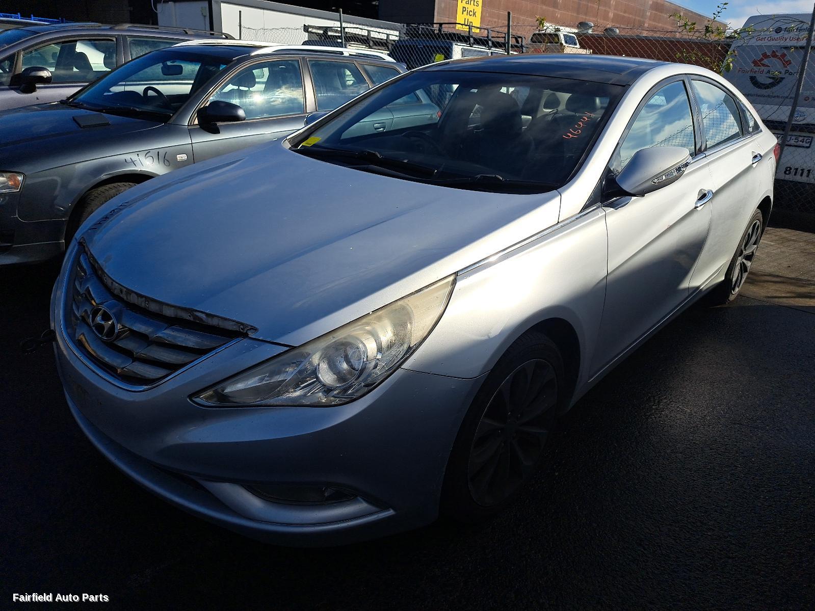 2011 Hyundai I45 Right Taillight