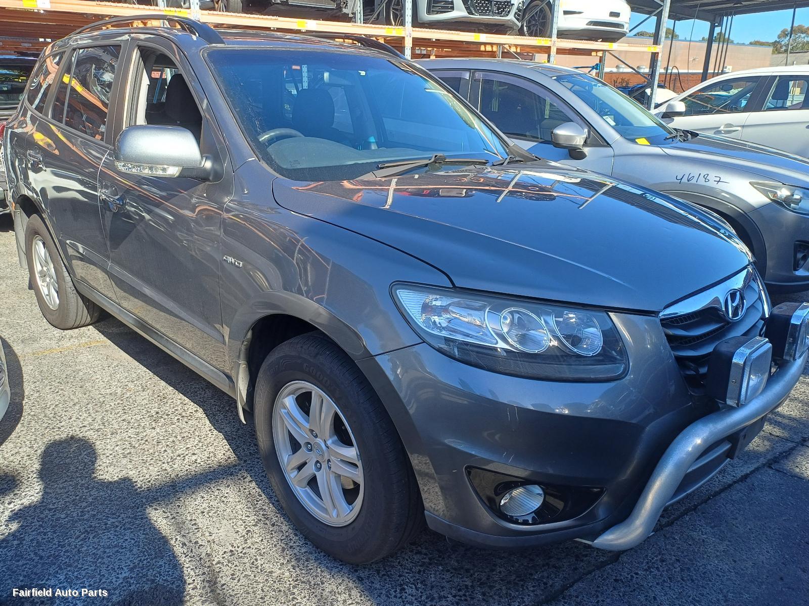 2011 Hyundai Santa Fe Left Taillight