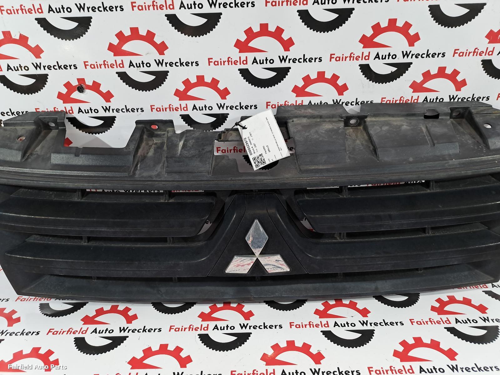 2006-2011 Mitsubishi Pajero Grille