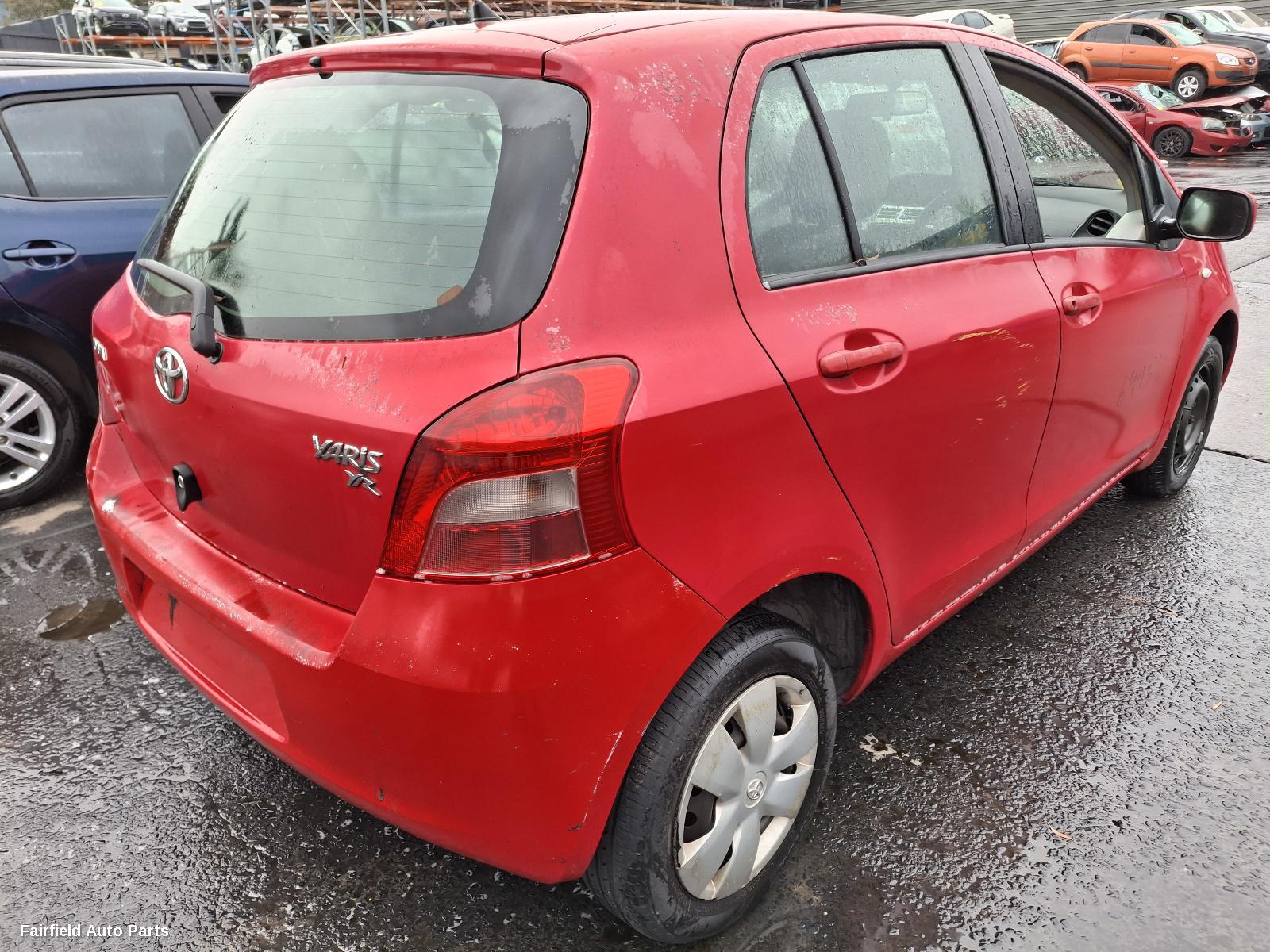 2006 Toyota Yaris Right Front Door