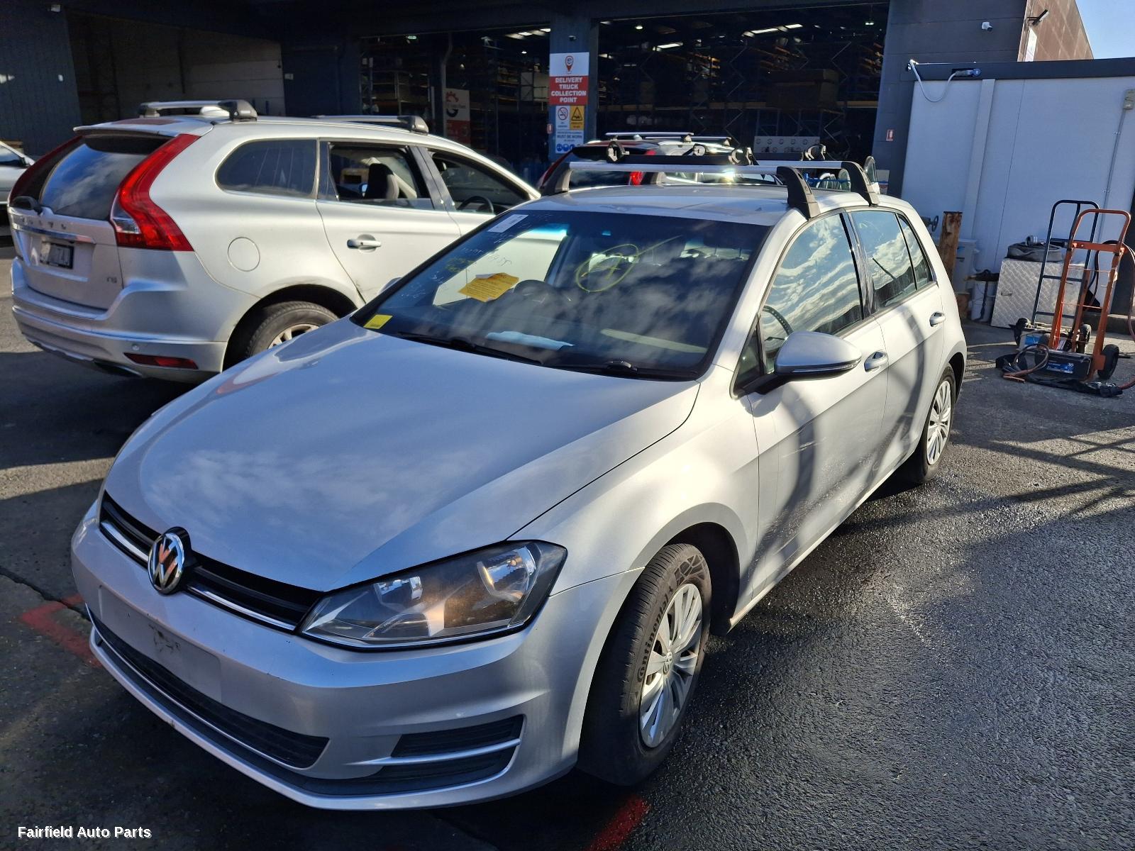 2014 Volkswagen Golf Right Front Hub Assembly