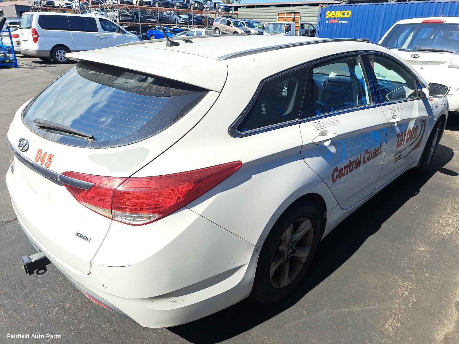 2011-2015 Hyundai I40 Washer Bottle