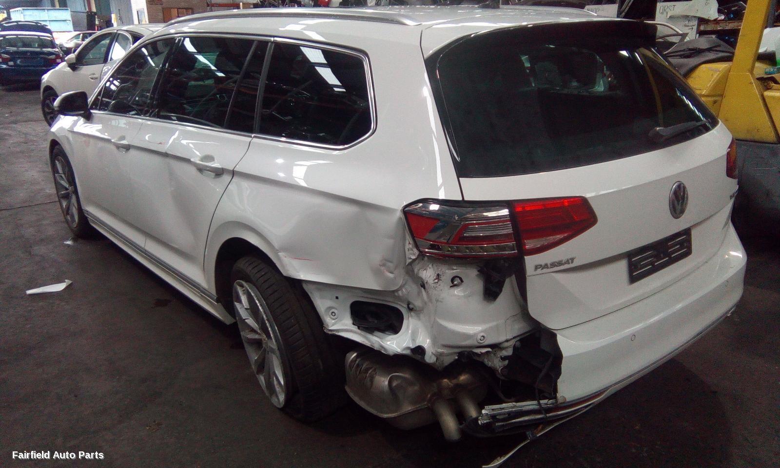 2017 Volkswagen Passat Right Taillight