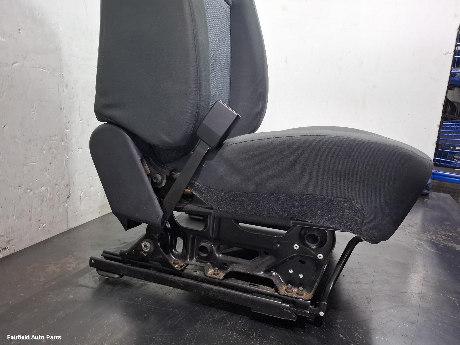 2007-2014 Nissan Dualis Front Seat