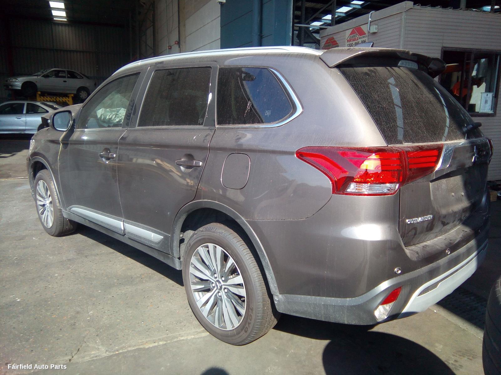 2015-2021 Mitsubishi Outlander Side Step Skirt
