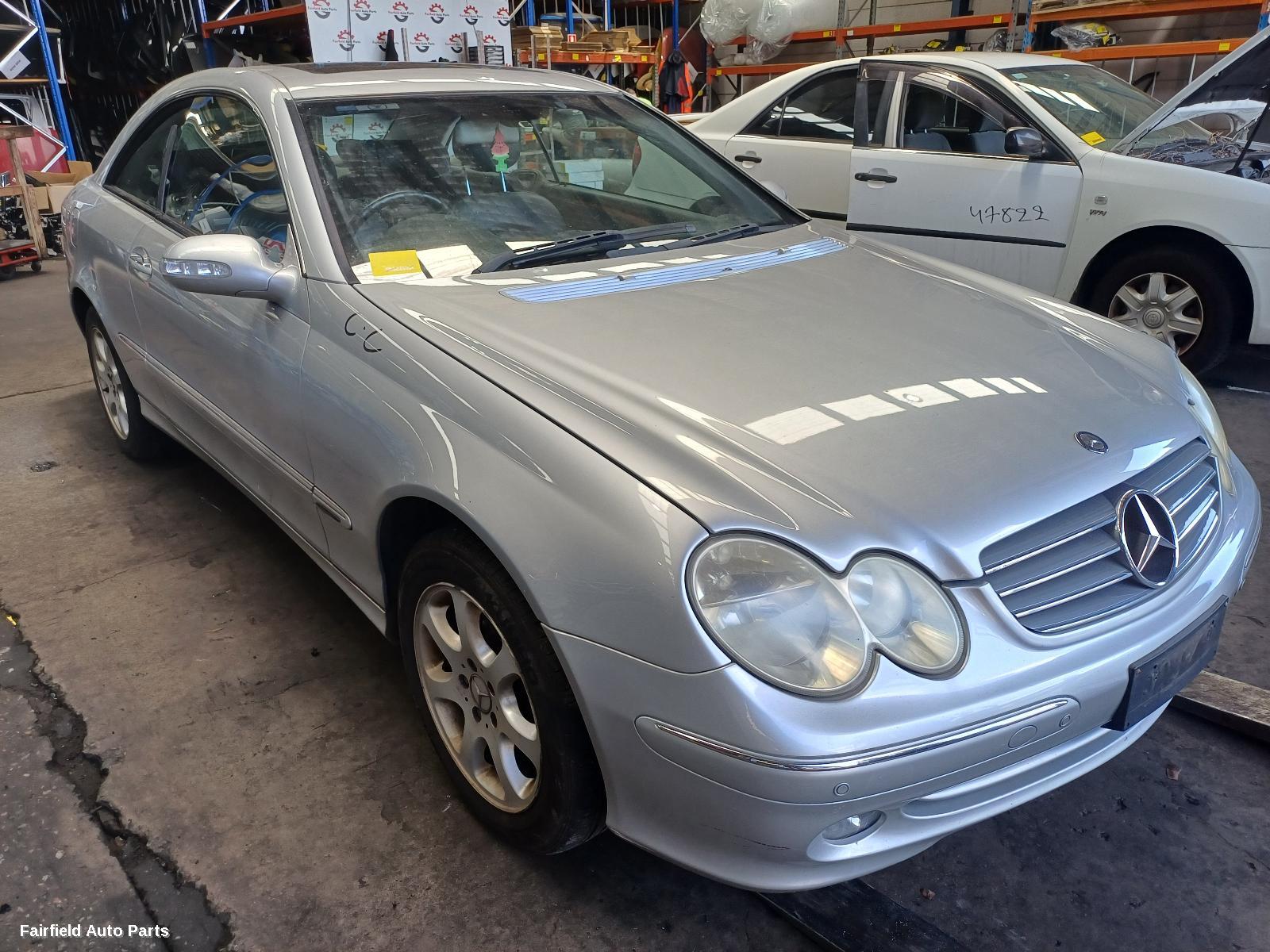 2004 Mercedes Clk Right Guard