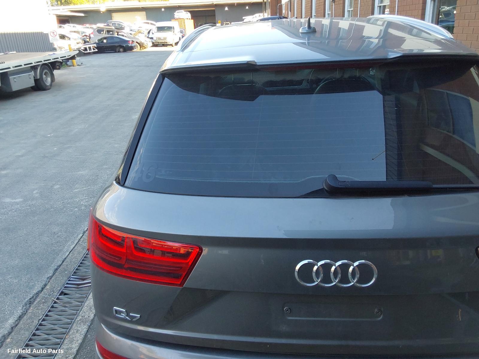 2015 Audi Q7 Left Taillight