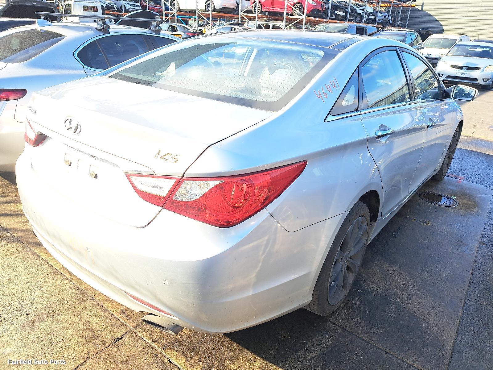 2011 Hyundai I45 Right Taillight