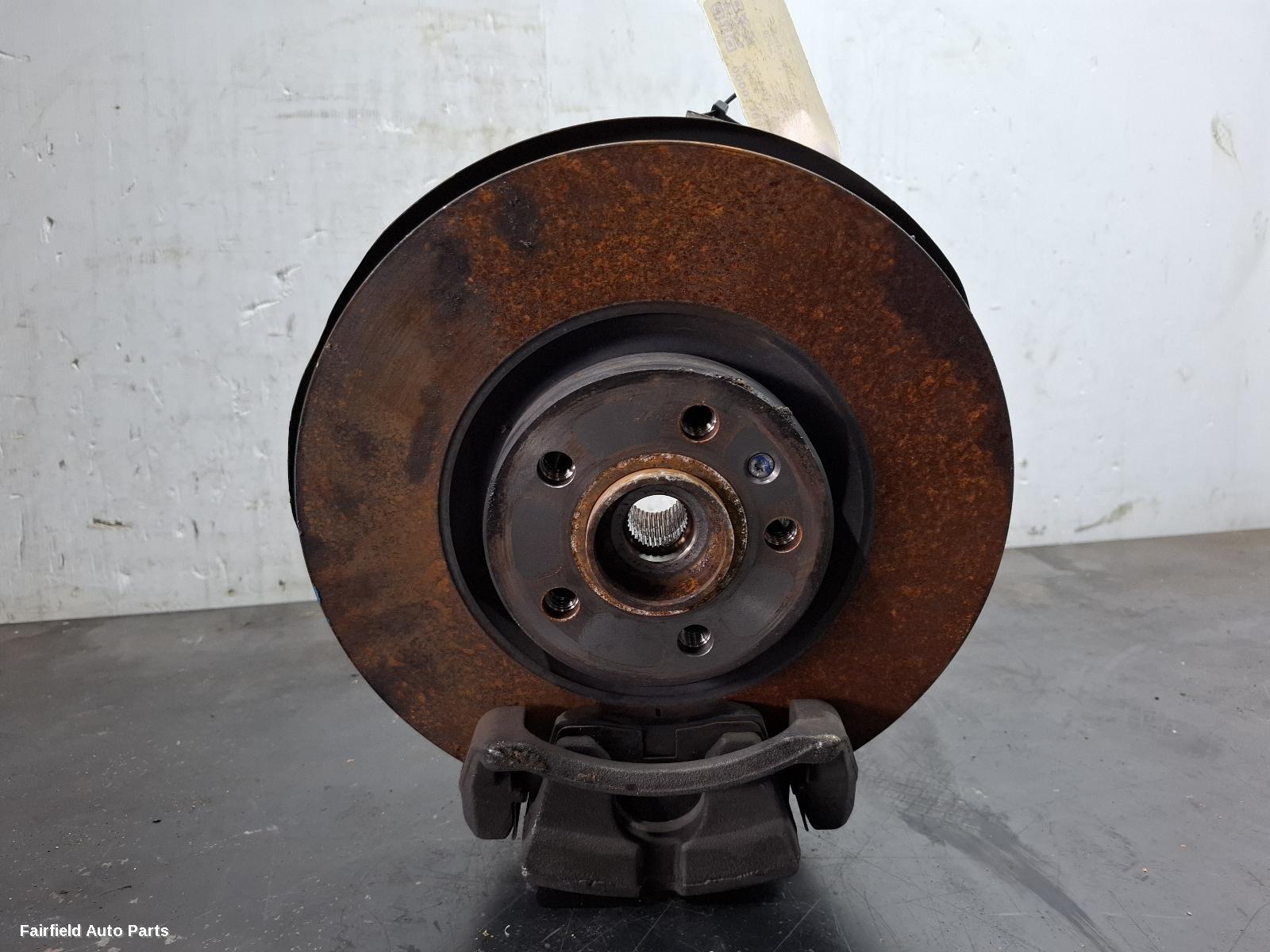 2018-2025 Volvo Xc40 Right Front Hub Assembly