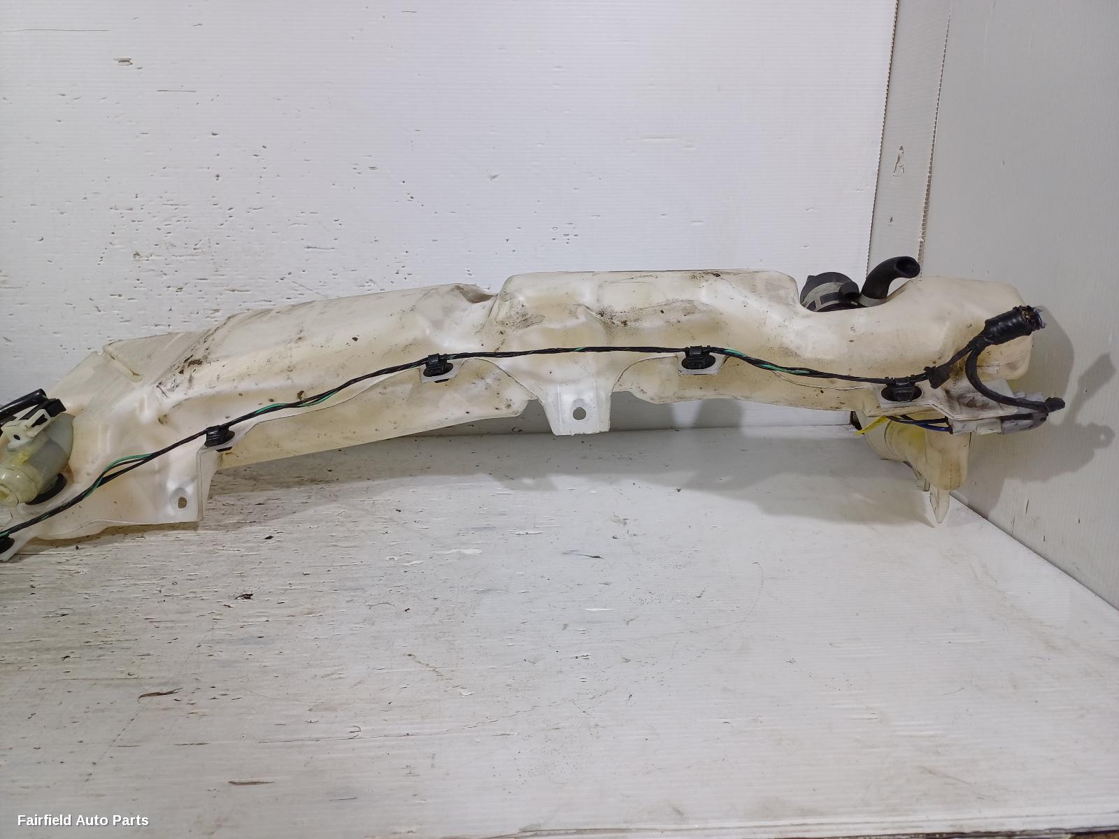 2006-2021 Mitsubishi Pajero Washer Bottle