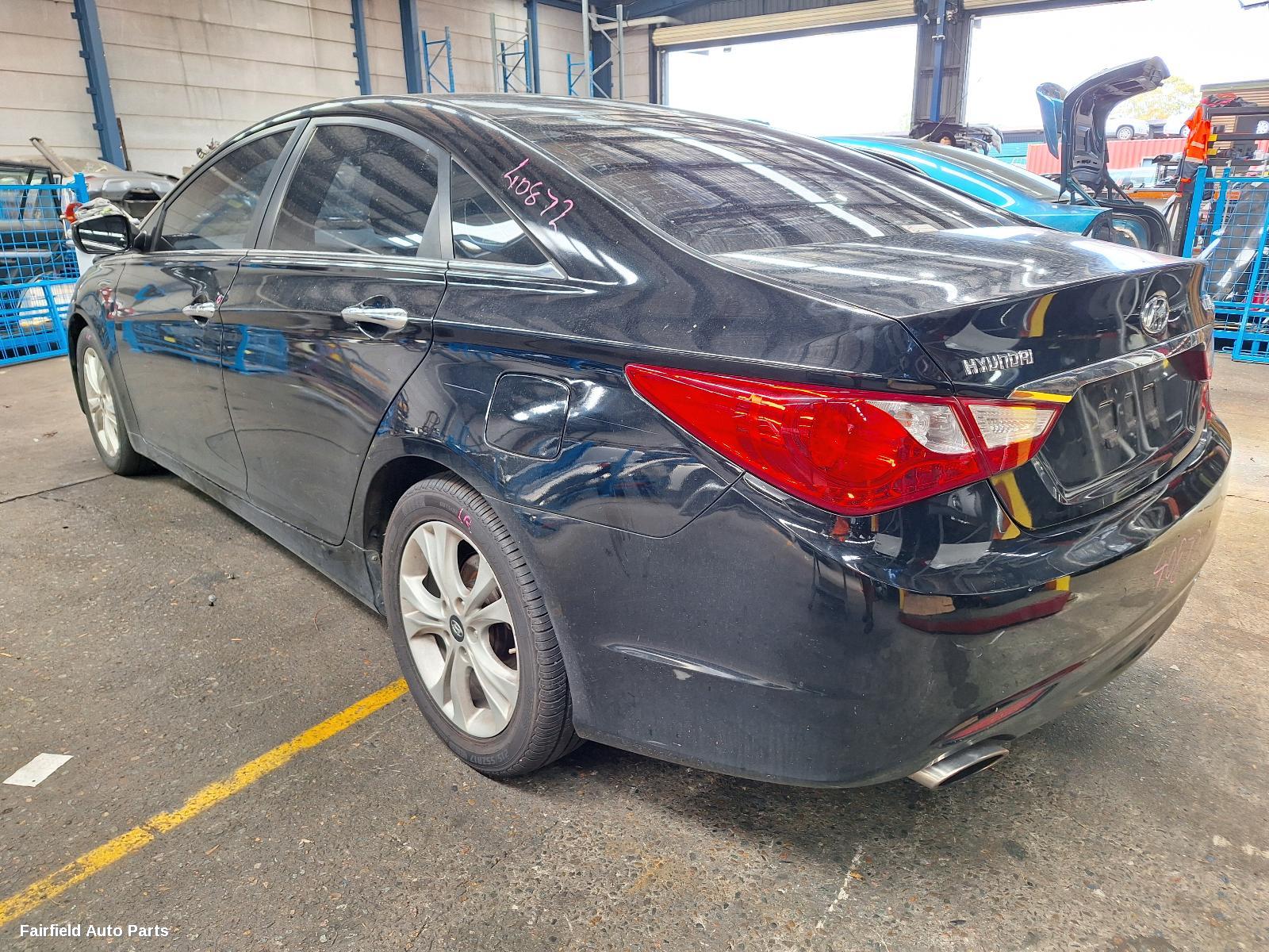 2011 Hyundai I45 Left Guard