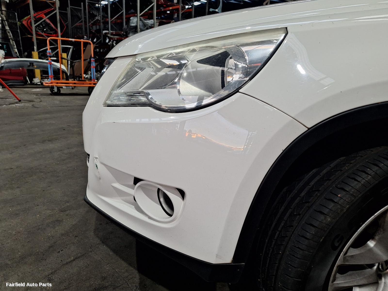 2010 Volkswagen Tiguan Left Taillight