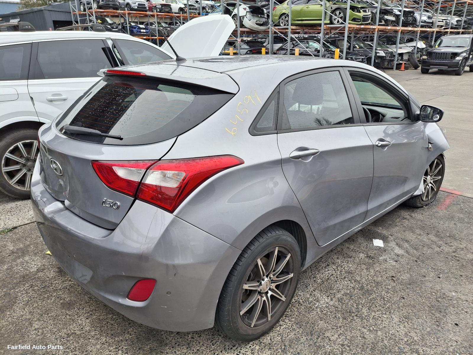 2013 Hyundai I30 Gear Stick Shifter