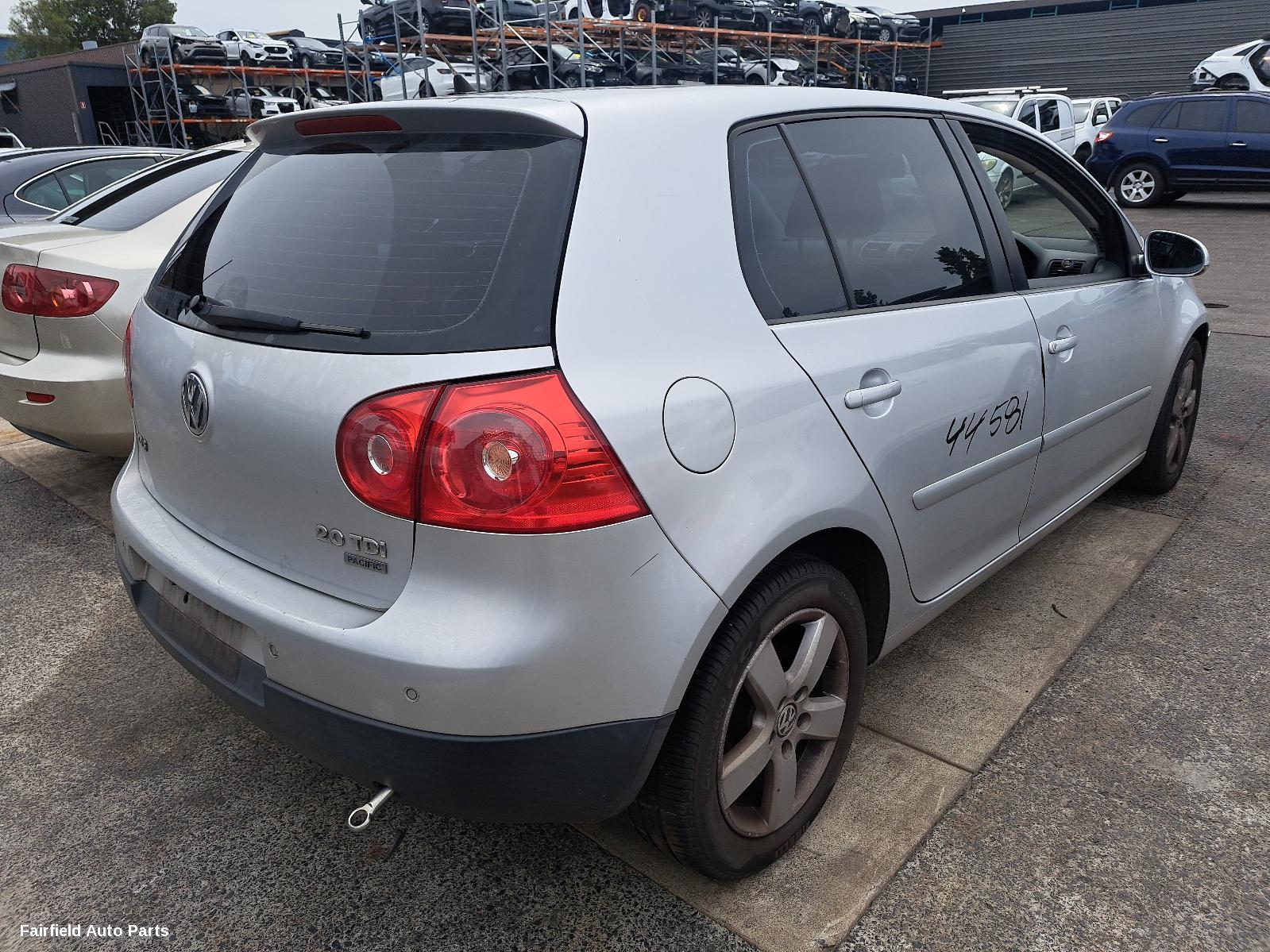 2008 Volkswagen Golf Right Front Door