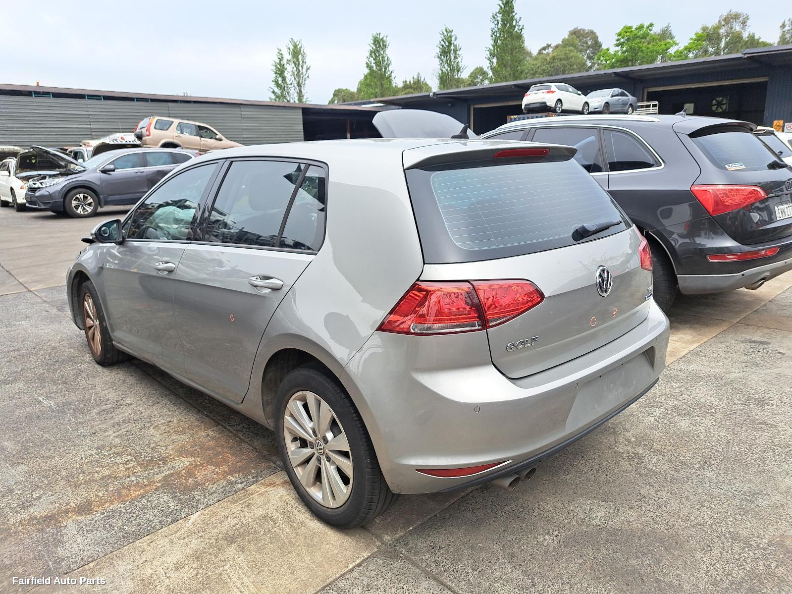2016 Volkswagen Golf Left Rear Door Sliding
