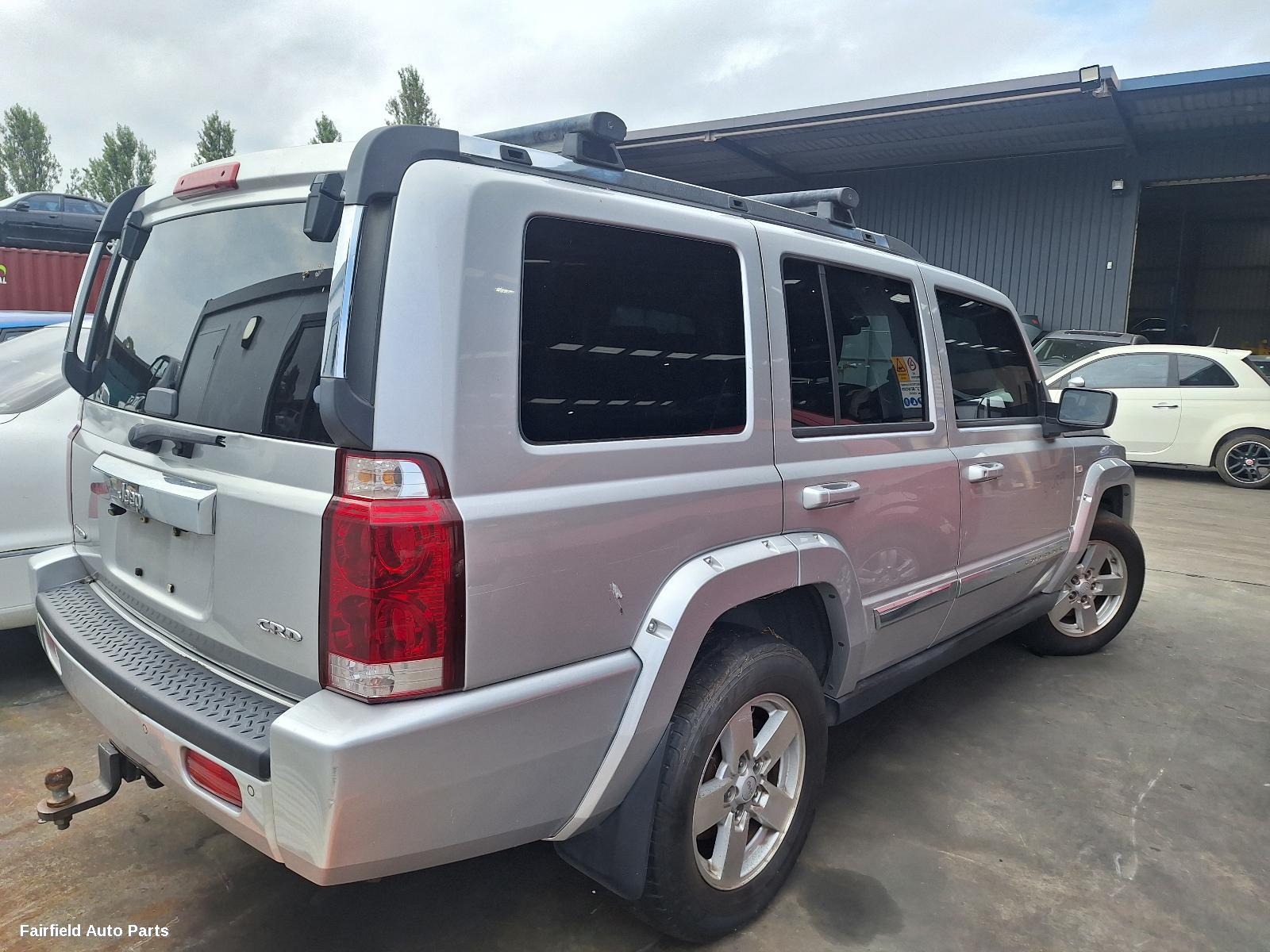 2008 Jeep Commander Left Rear Door Sliding