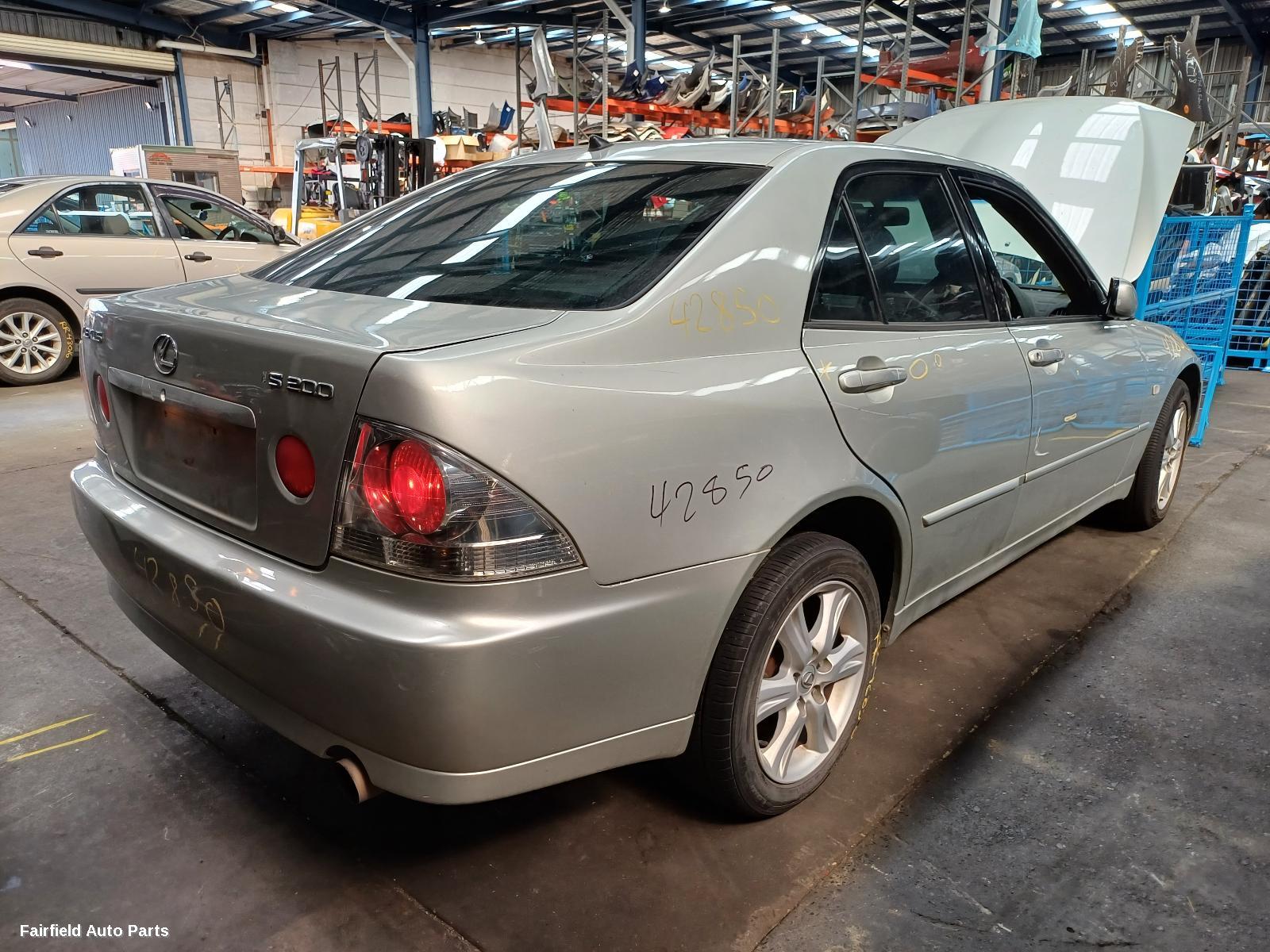 2001 Lexus Is200/is300 Right Front Door Window