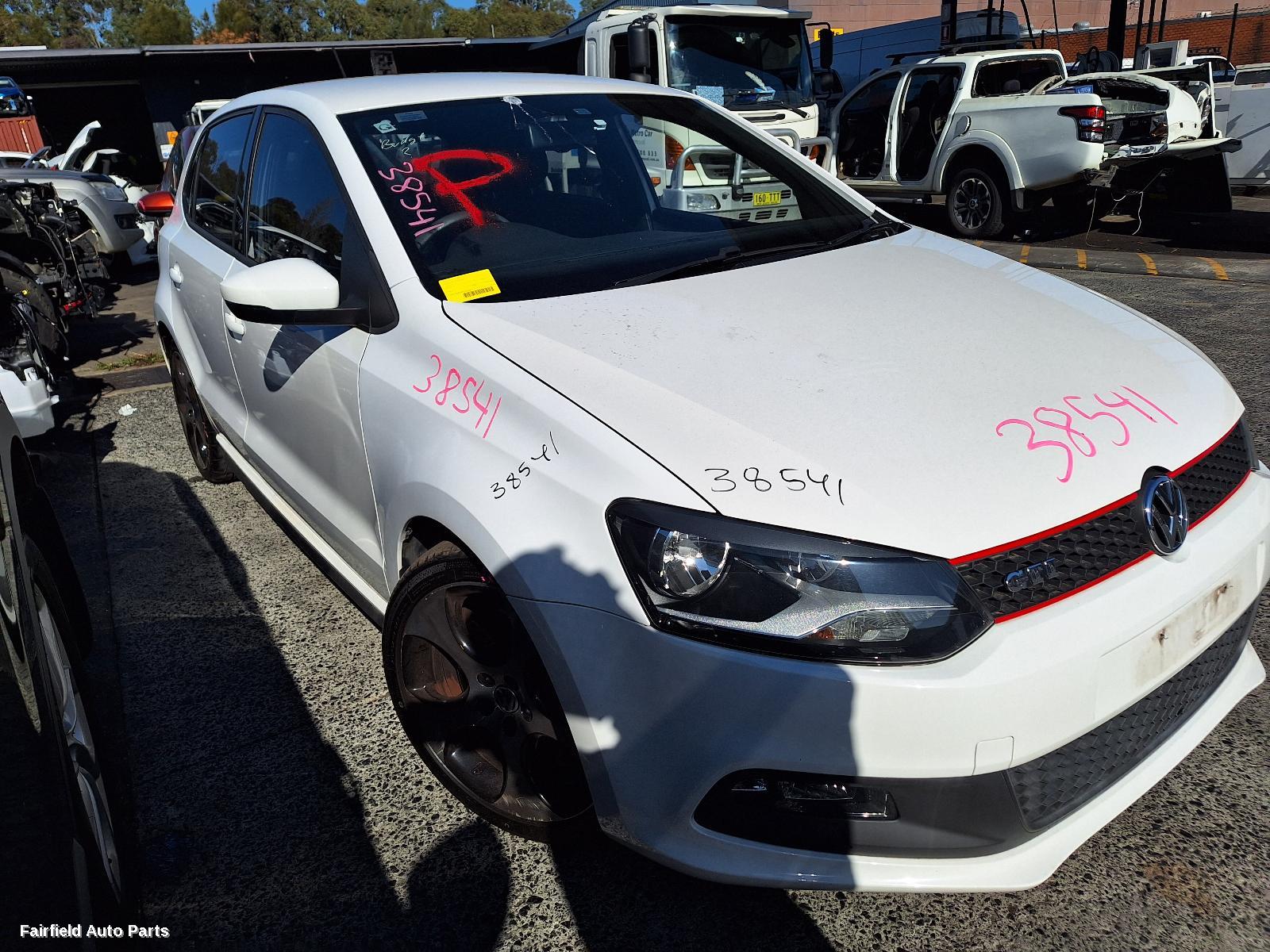 2013 Volkswagen Polo Right Taillight