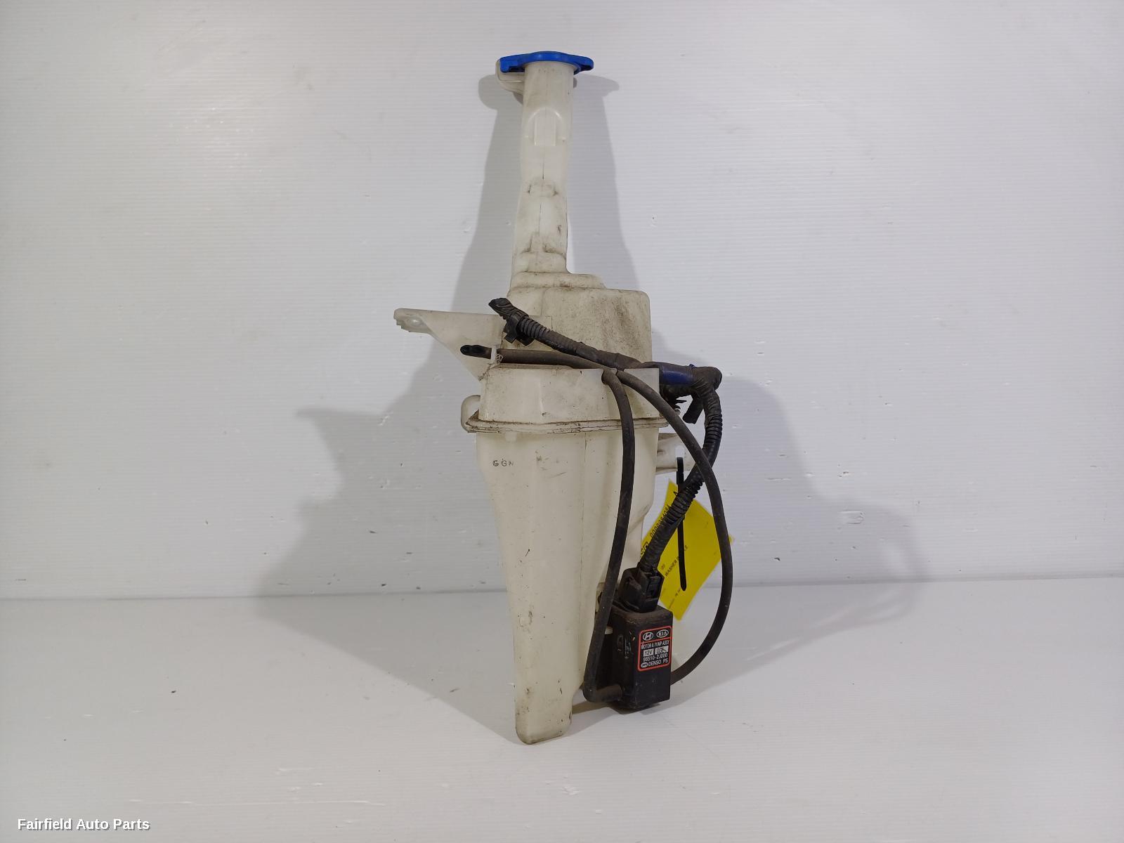2010-2012 Hyundai I20 Washer Bottle