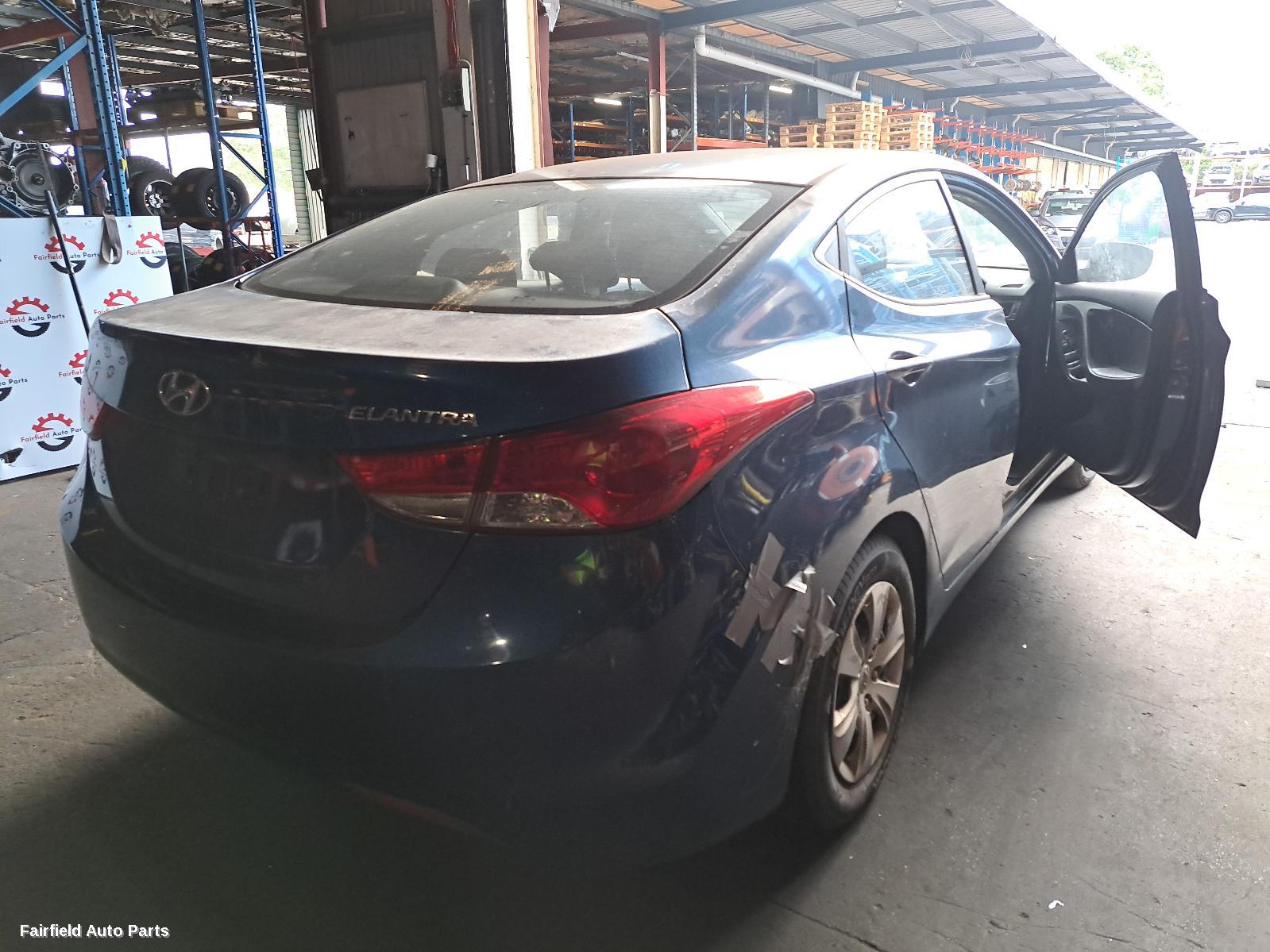 2013 Hyundai Elantra Left Taillight