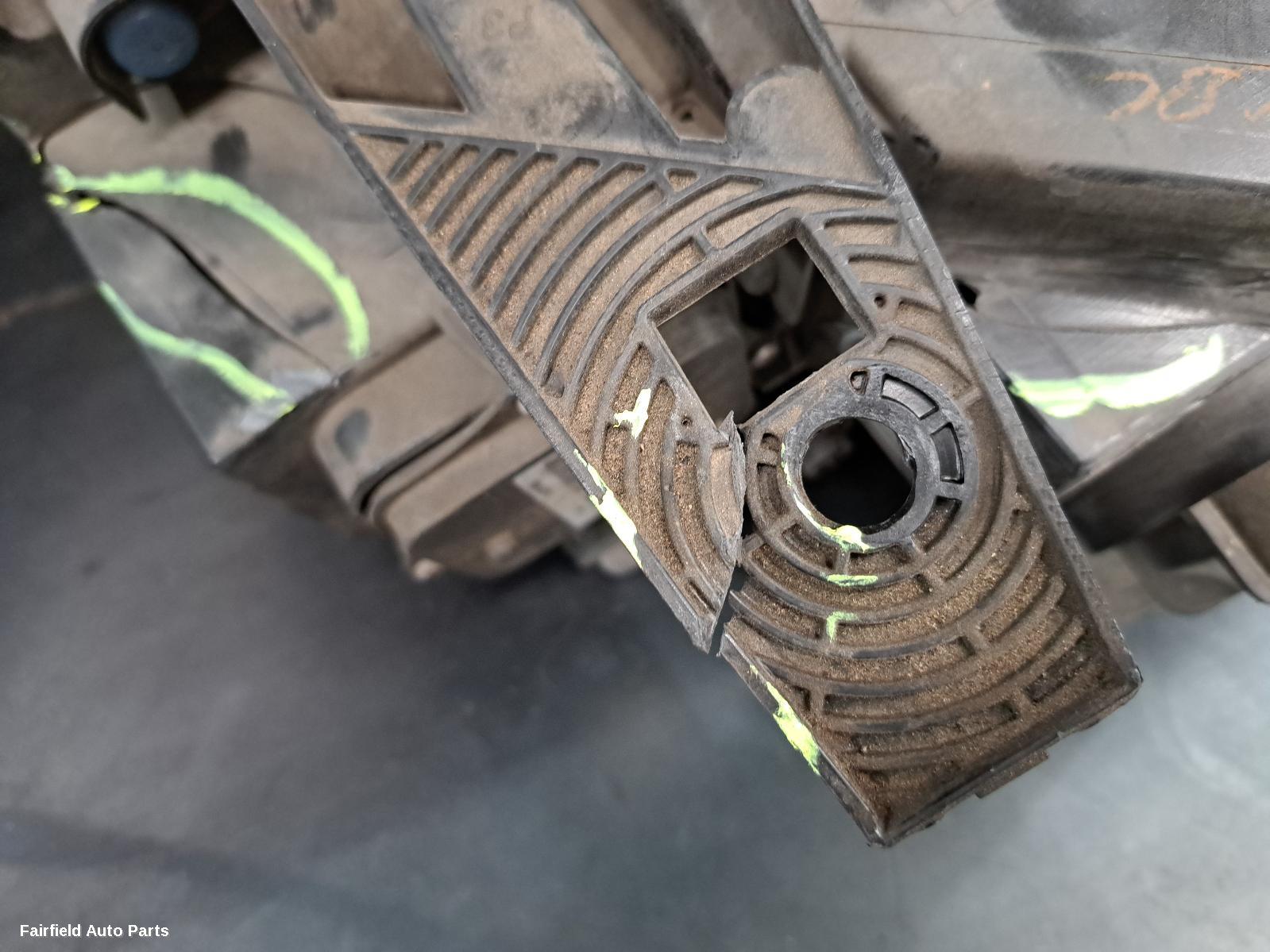 2013-2016 Jeep Grandcherokee Right Headlamp