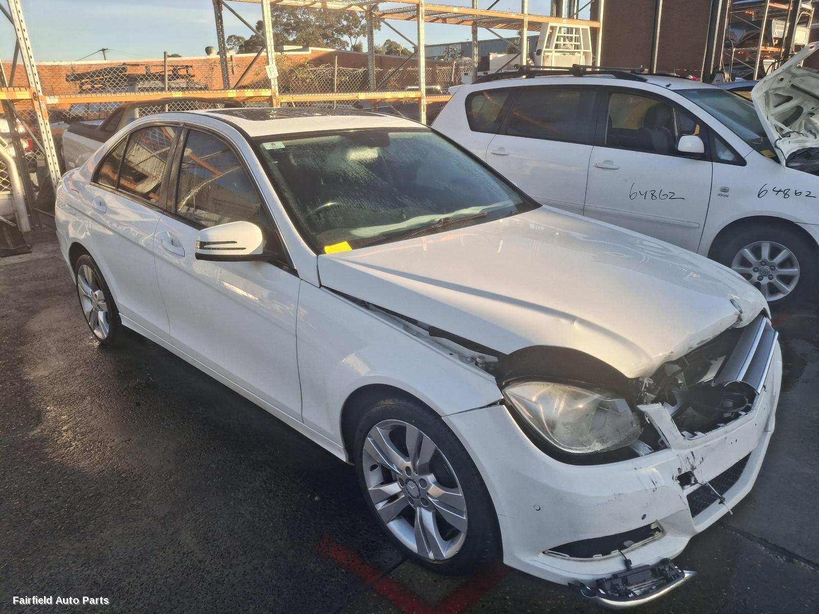 2014 Mercedes C Class Left Front Hub Assembly