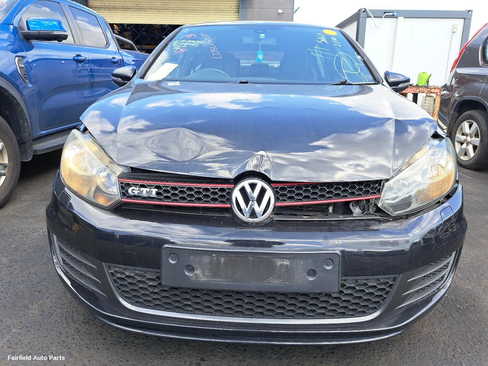 2013 Volkswagen Golf Left Taillight