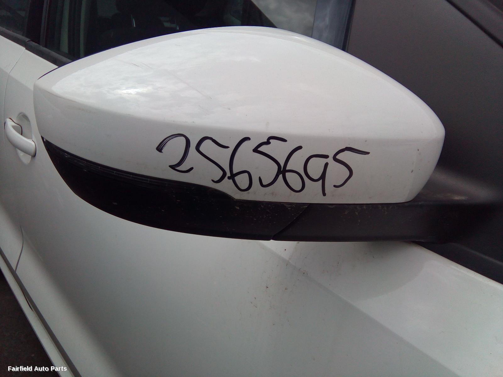 2013 Volkswagen Polo Right Taillight