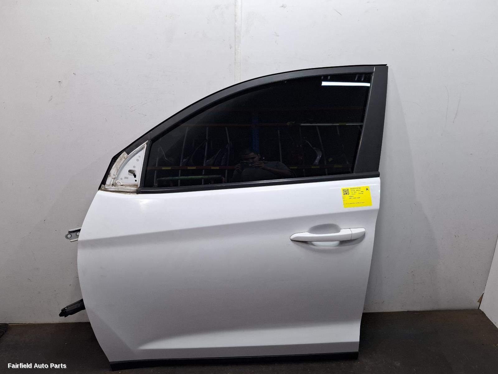 2015-2018 Hyundai Tucson Left Front Door