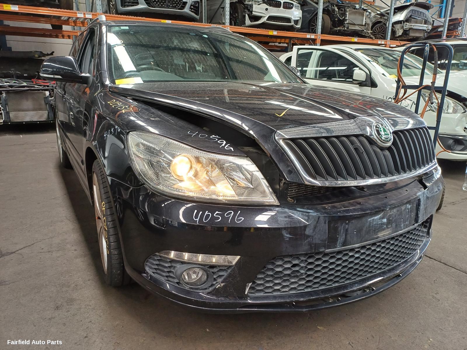 2012 Skoda Octavia Right Rear Door Sliding