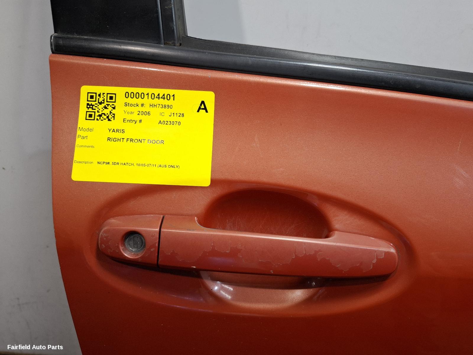 2006 Toyota Yaris Right Front Door