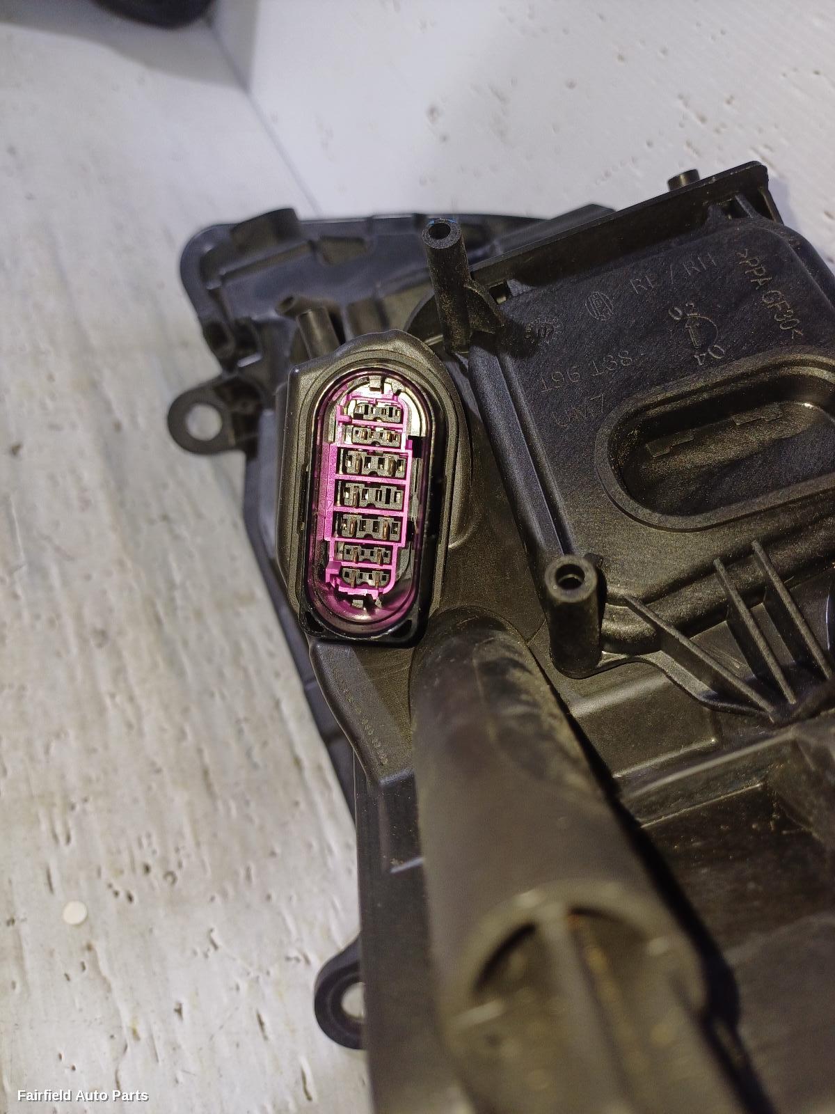 2014-2018 Volkswagen Touareg Right Headlamp