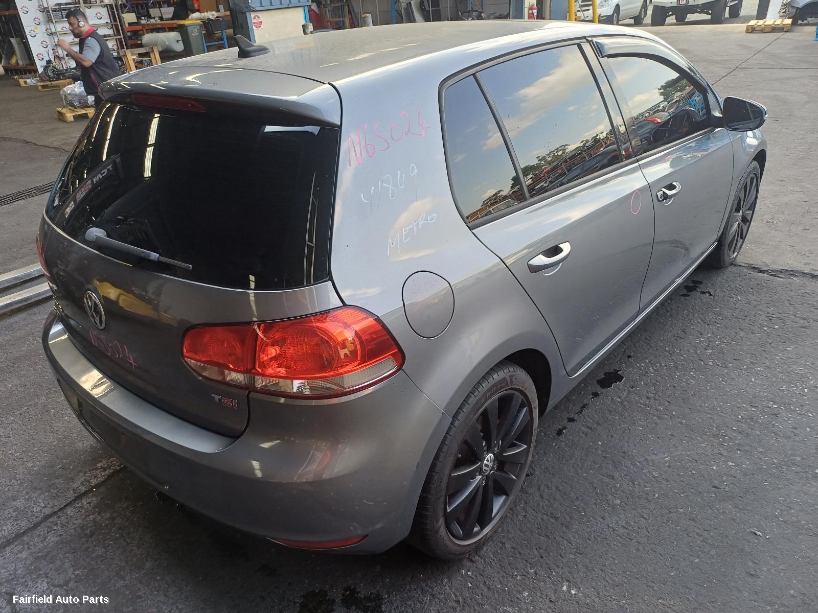 2010 Volkswagen Golf Left Taillight