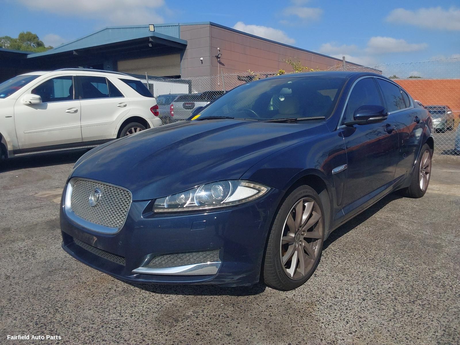2013 Jaguar Xf Right Guard