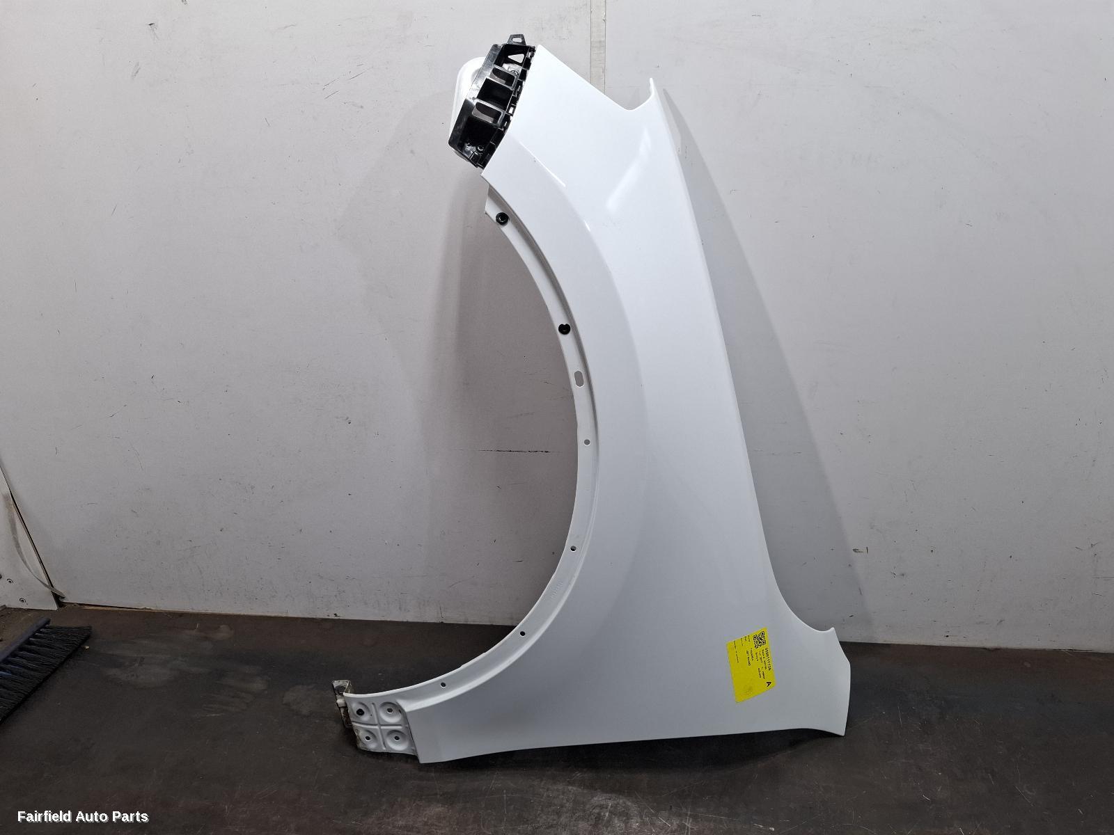 2010-2018 Volkswagen Touareg Left Guard