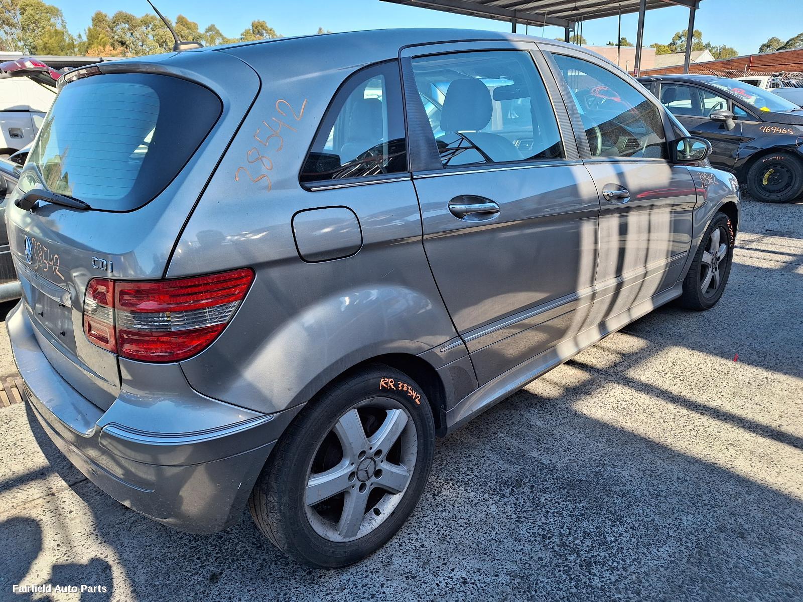 2007 Mercedes B Class Left Guard