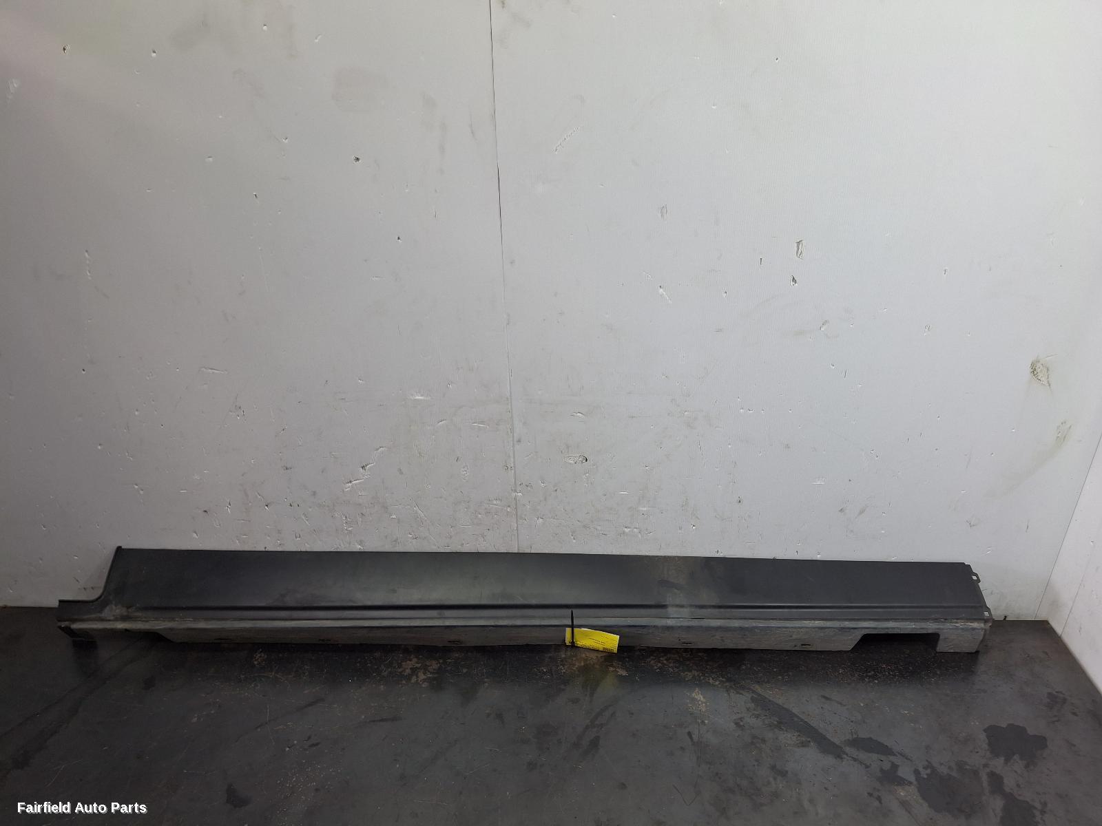 2016-2026 Land Rover Discovery Side Step Skirt